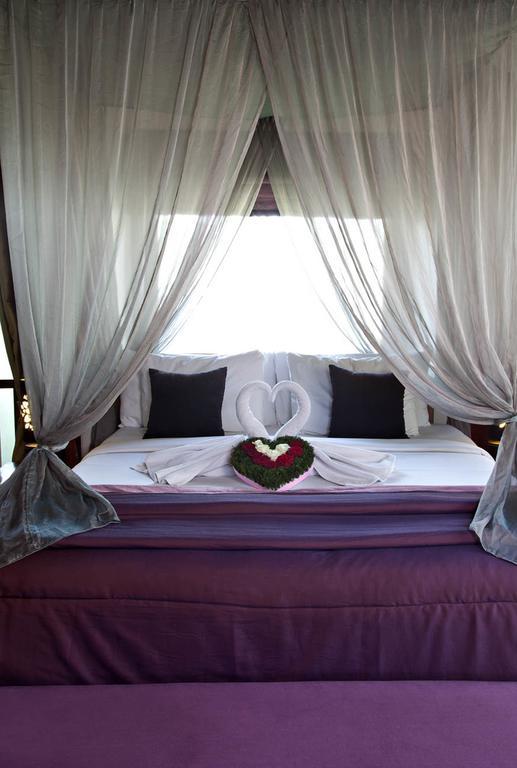 Special Offer - Honeymoon Package at One-Bedroom Suite with Hot Tub